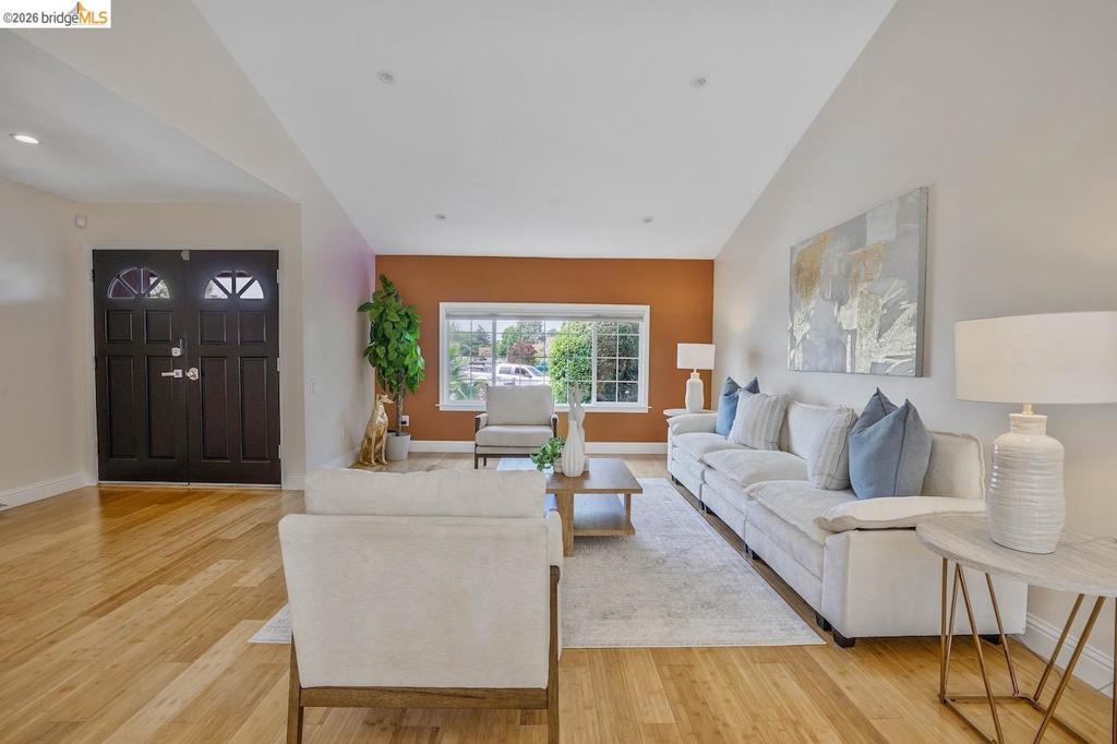 2198 La Orinda Property Photo 5