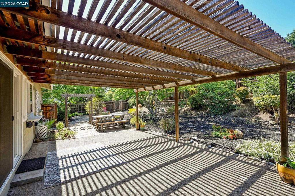 5706 Pepperridge Way Property Photo 30