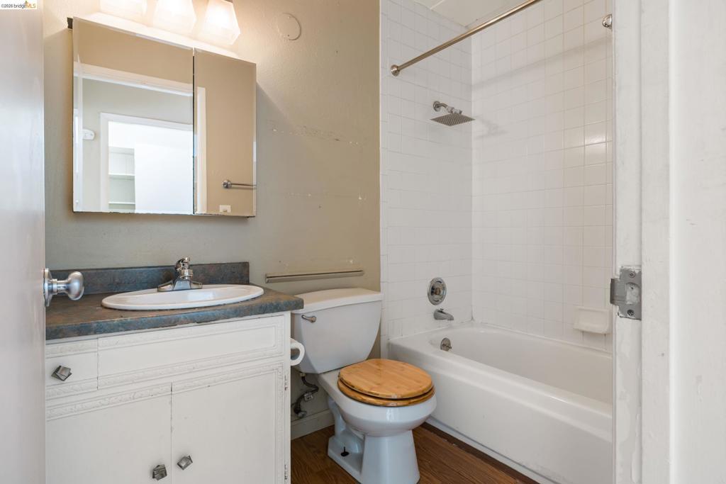 398 Adams St 104 Property Photo 10