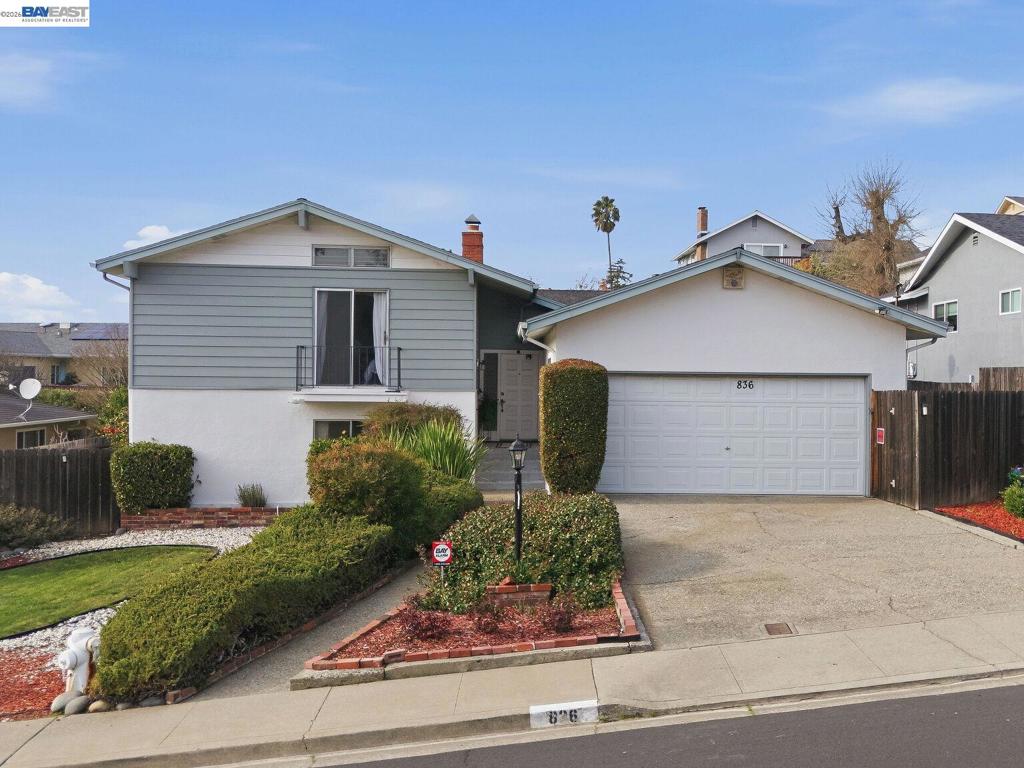 836 Hawthorne Dr
