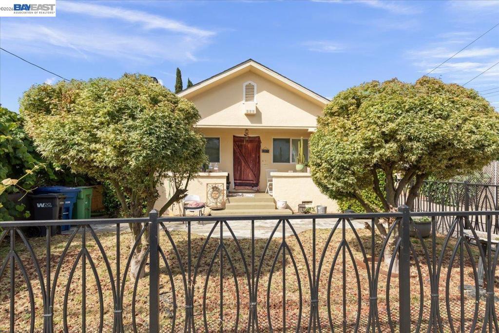 22071 Montgomery St Property Photo 1