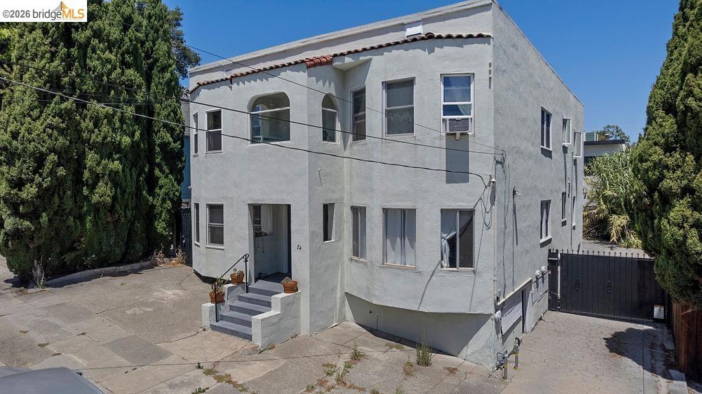 74 Pearl St Property Photo 2