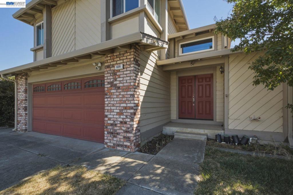 838 Spindrift Pl Property Photo 2