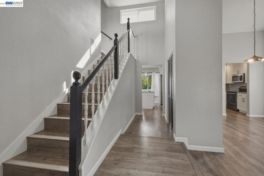 838 Spindrift Pl Property Photo 3