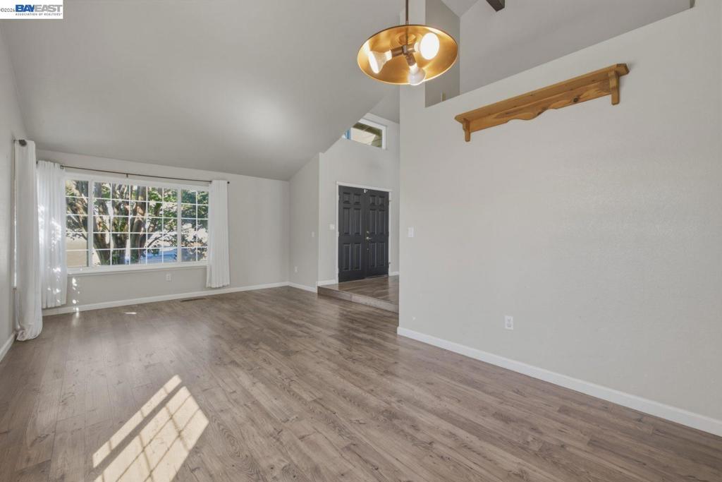 838 Spindrift Pl Property Photo 7