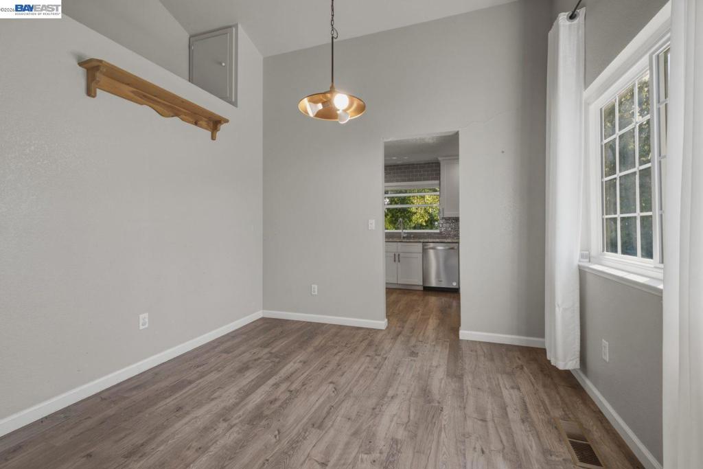 838 Spindrift Pl Property Photo 9