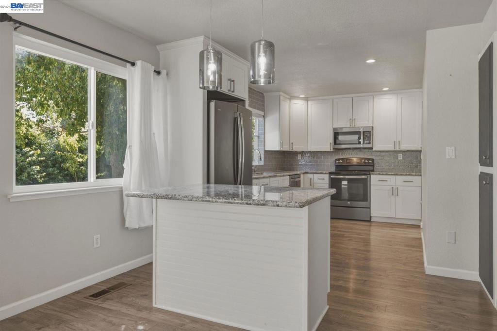838 Spindrift Pl Property Photo 14