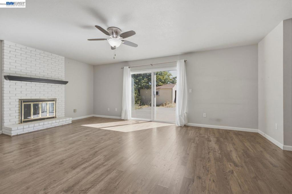 838 Spindrift Pl Property Photo 20
