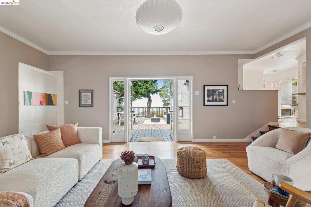 2339 Thackeray Dr Property Photo 17
