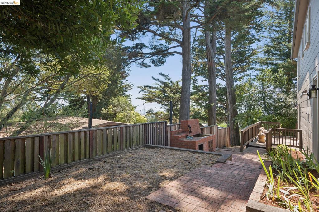 2339 Thackeray Dr Property Photo 62