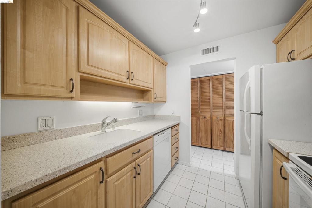 420 N Civic Dr 207 Property Photo 11