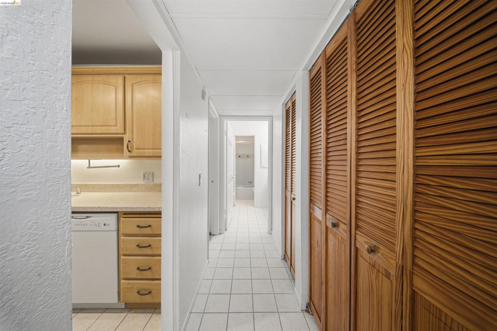 420 N Civic Dr 207 Property Photo 13