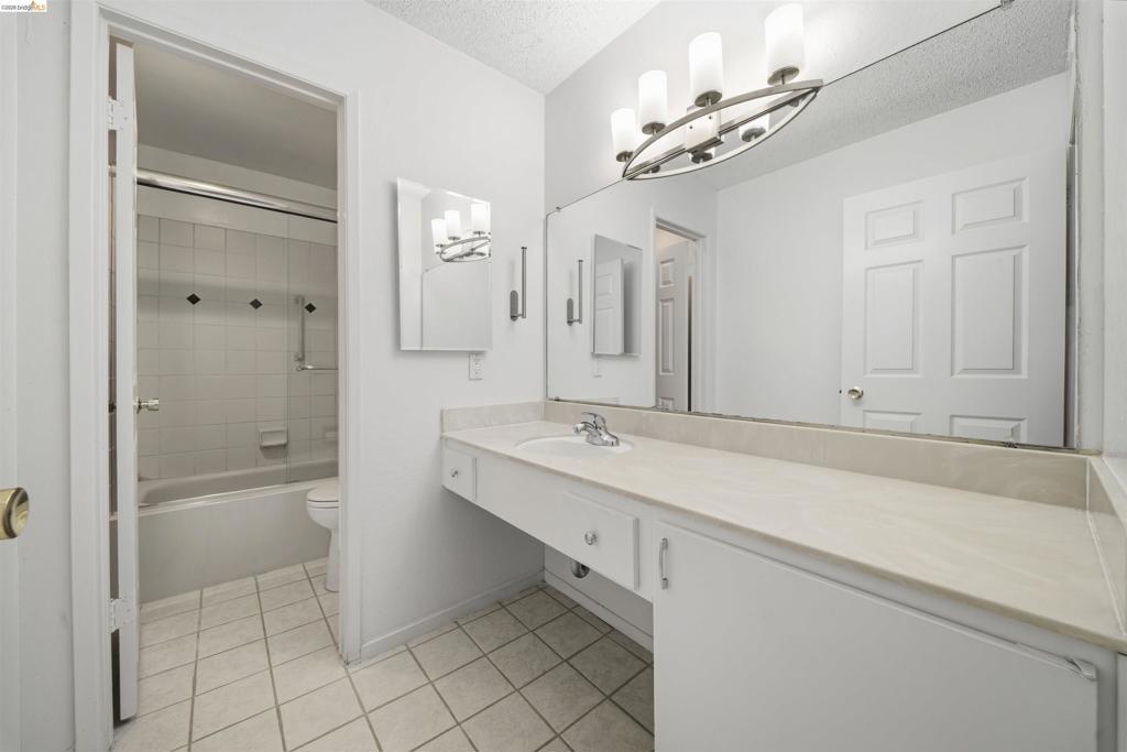 420 N Civic Dr 207 Property Photo 14