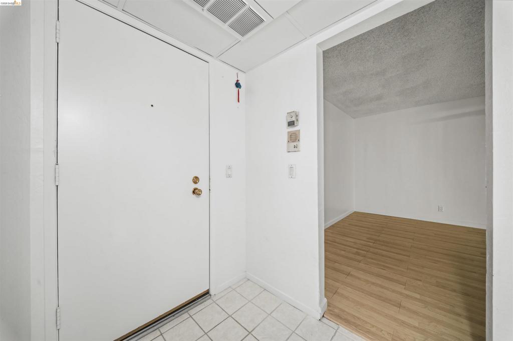 420 N Civic Dr 207 Property Photo 18