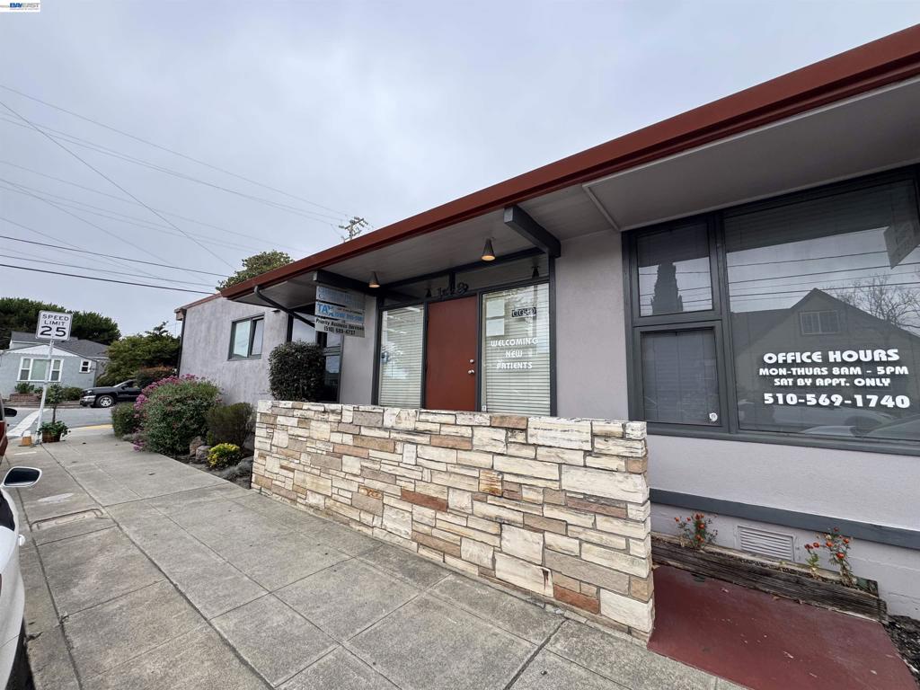 148 Best Ave Property Photo 2