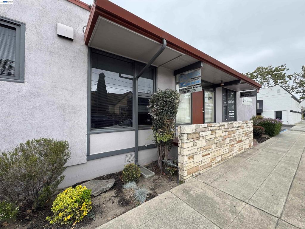 148 Best Ave Property Photo 3