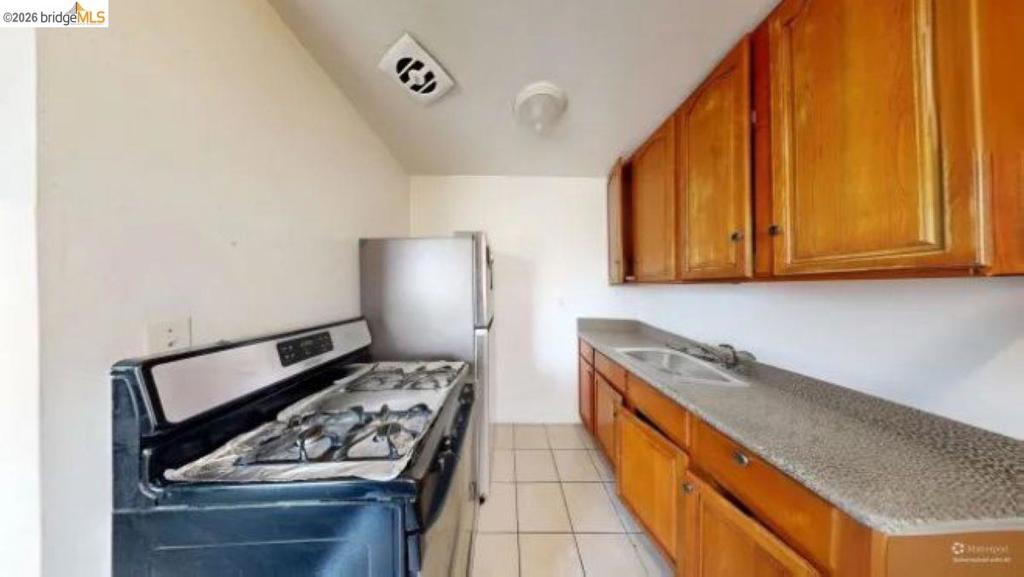 2529 E 27th St Property Photo 8
