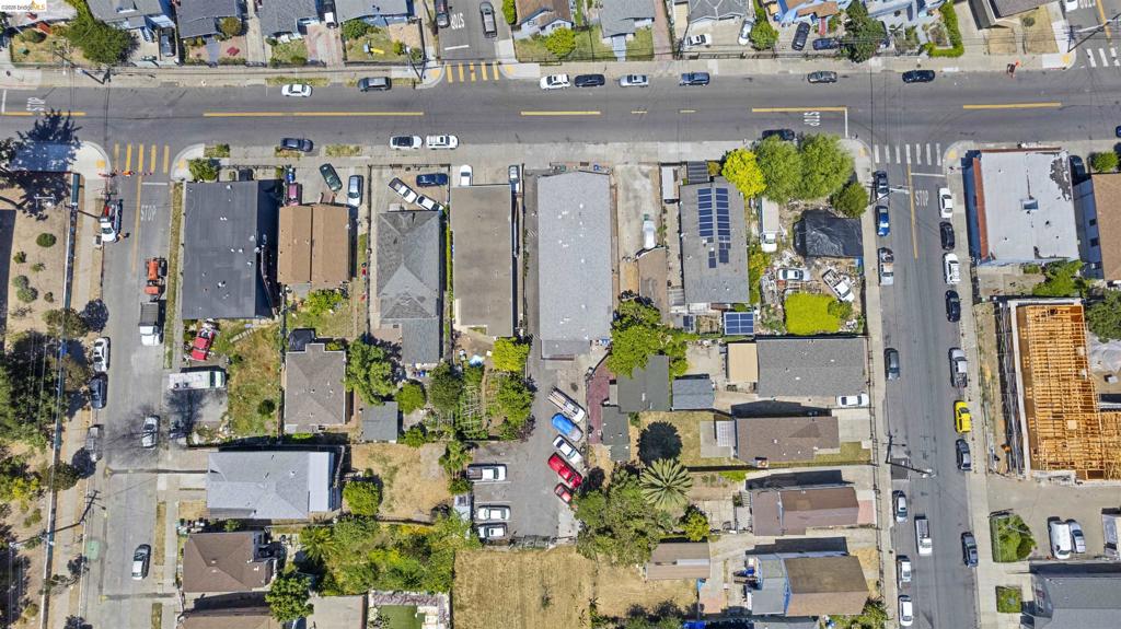 2529 E 27th St Property Photo 12