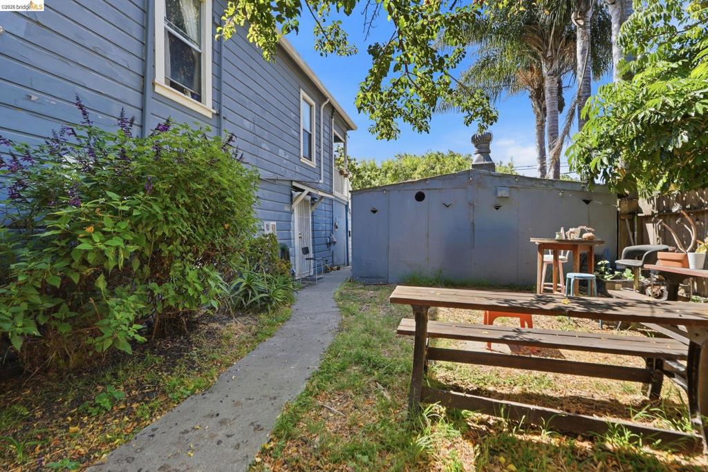 1072 56th St Property Photo 10