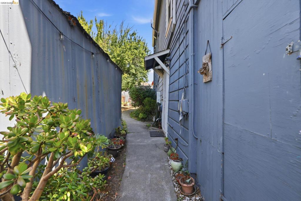 1072 56th St Property Photo 15