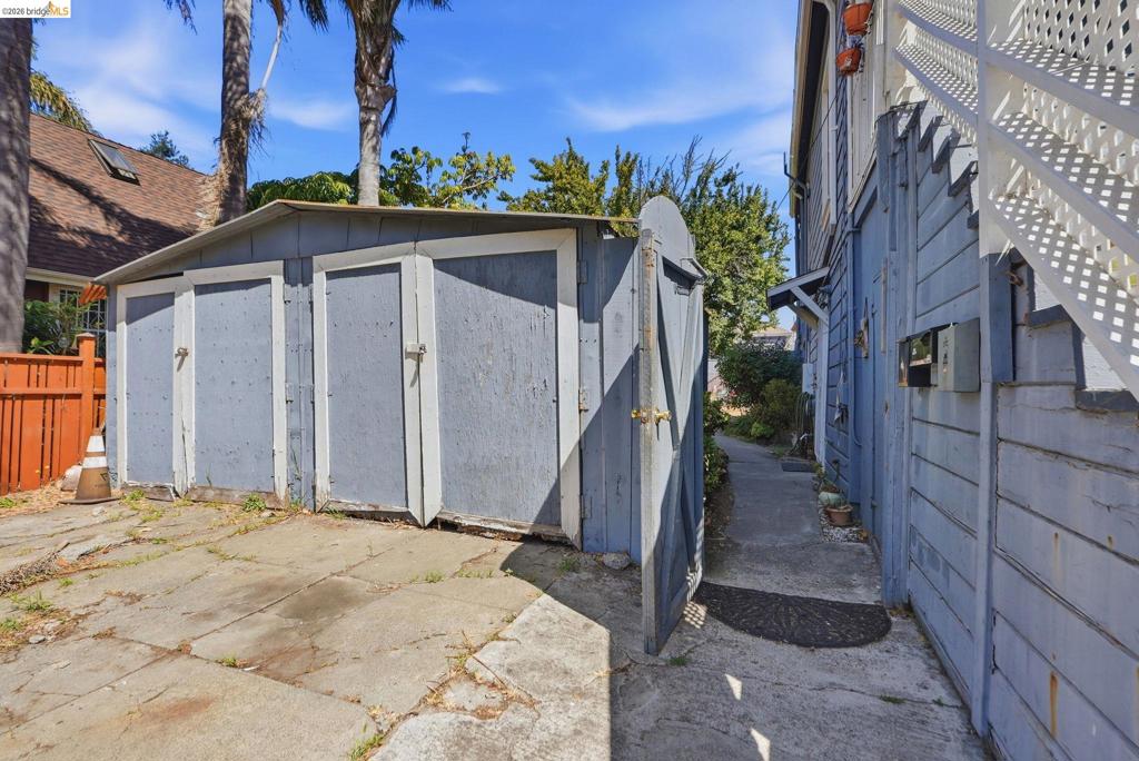 1072 56th St Property Photo 16