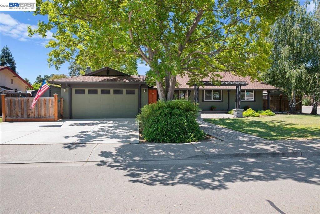 915 Orion Way Property Photo 1