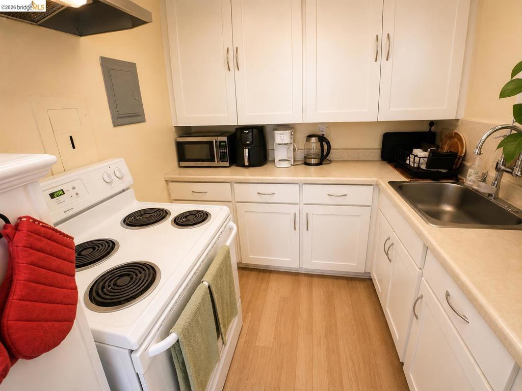 1142 Mckinley Ave Property Photo 4