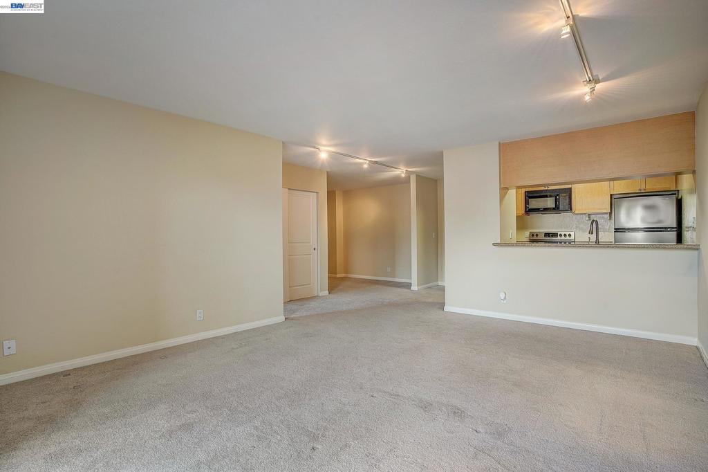 1085 Murrieta Blvd 205 Property Photo 2