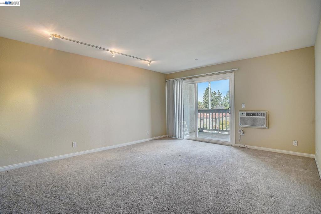 1085 Murrieta Blvd 205 Property Photo 6