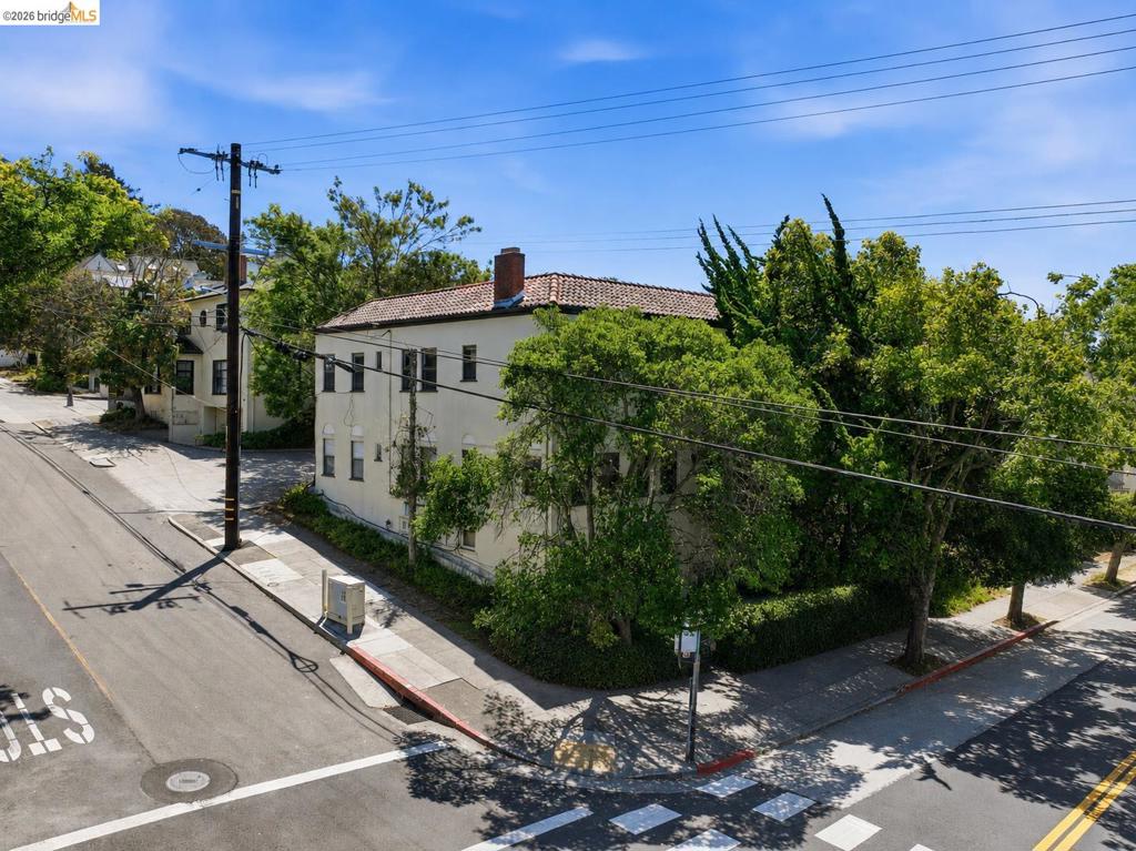 2522 Hilgard Ave Property Photo 2