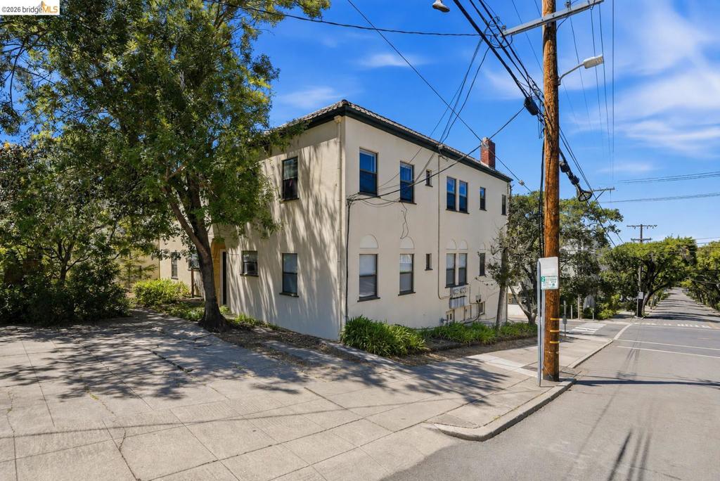 2522 Hilgard Ave Property Photo 4