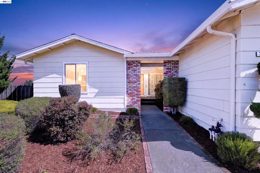 26976 Hemmingway Ct Property Photo 4