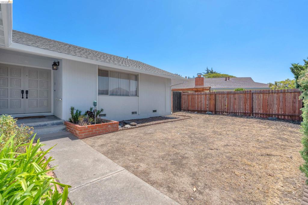 3453 Stewarton Dr Property Photo 3