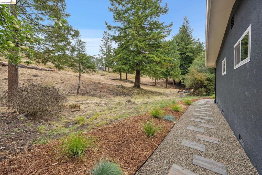 1545 Summit Rd Property Photo 32