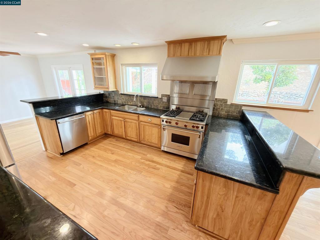 2899 Madeira Way Property Photo 8