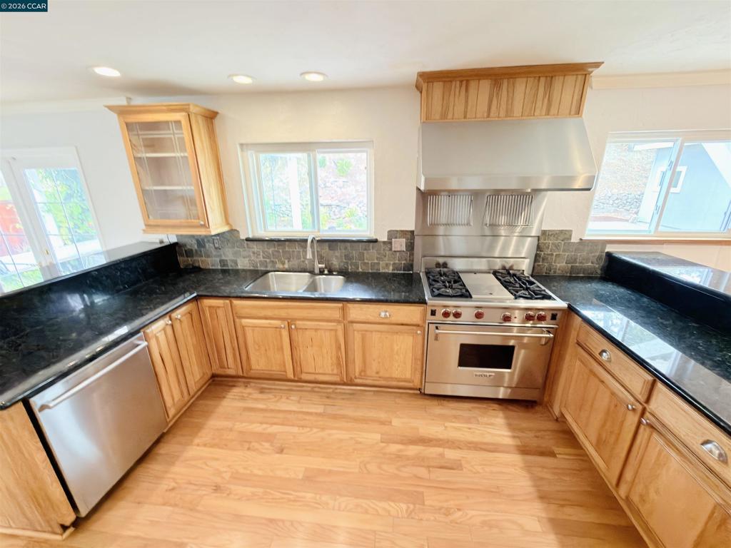 2899 Madeira Way Property Photo 10