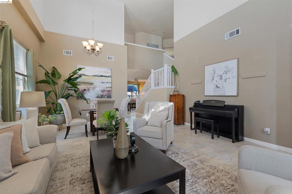 1842 Sanger Peak Way Property Photo 8
