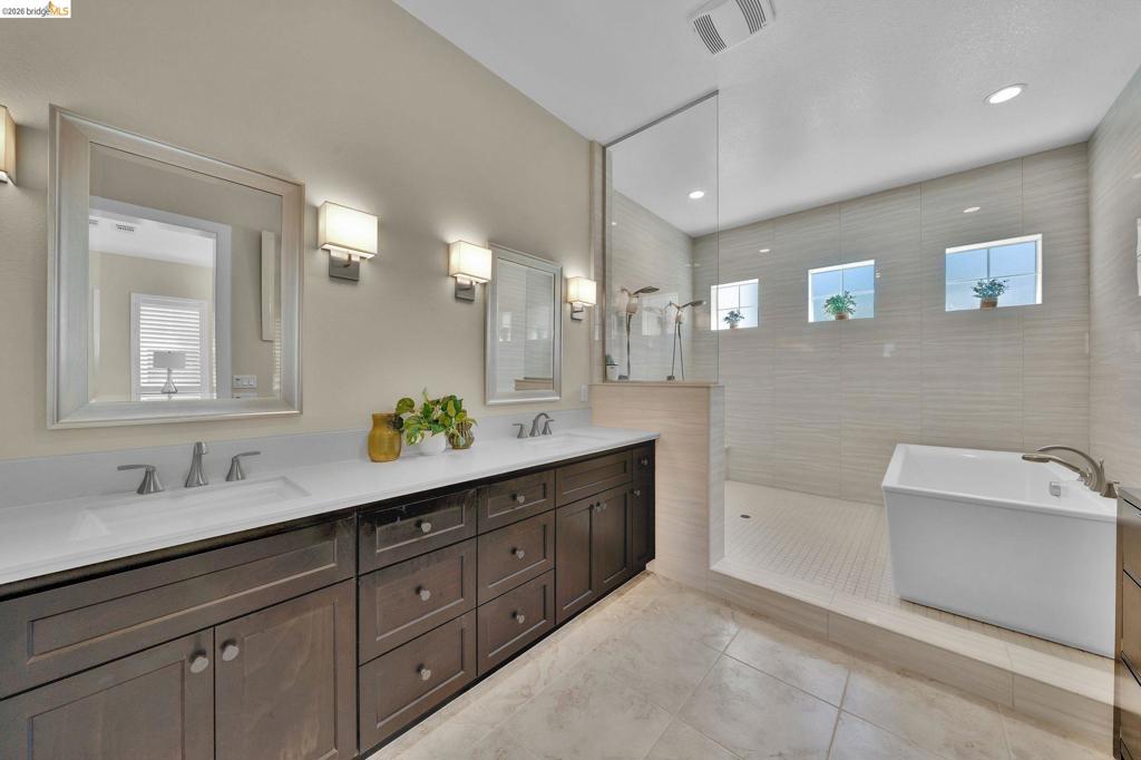 2277 Reserve Dr Property Photo 25