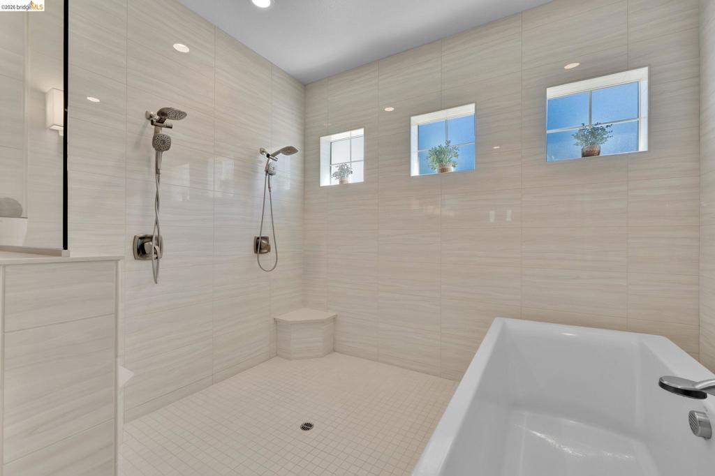 2277 Reserve Dr Property Photo 27