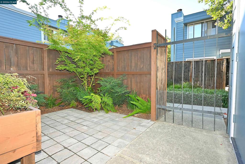 1290 Honey Trail Property Photo 4