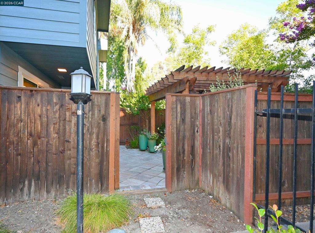 1290 Honey Trail Property Photo 34