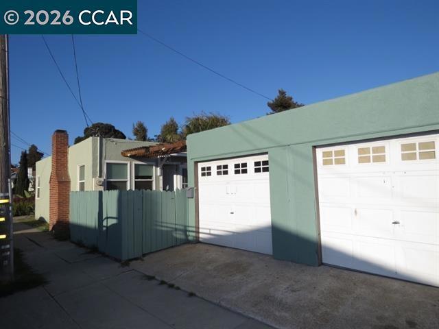 100 12th St Property Photo 1