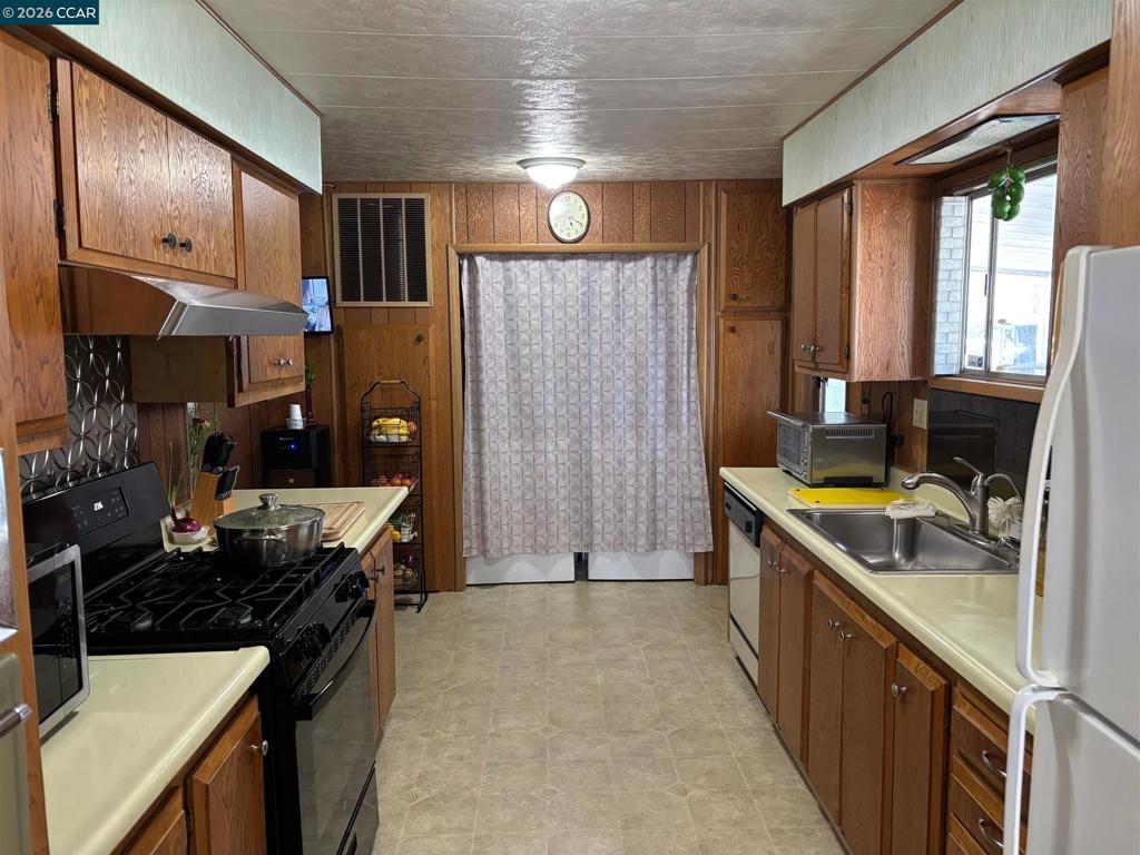 16401 San Pablo Ave Property Photo 4