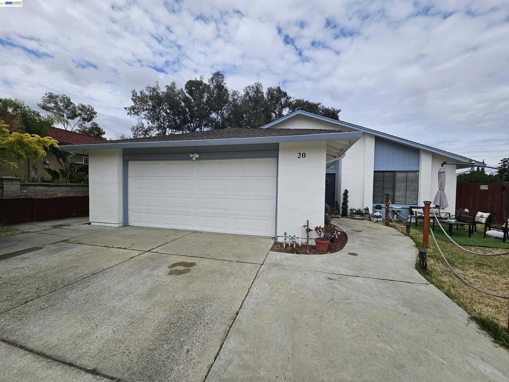 20 Dunes Way Property Photo 3