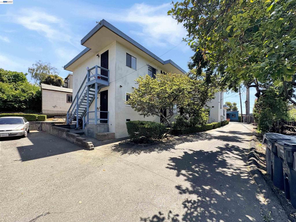 2858 Brookdale Ave Property Photo 1