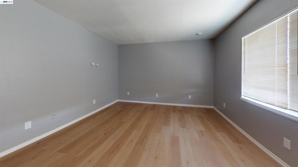 2858 Brookdale Ave Property Photo 4