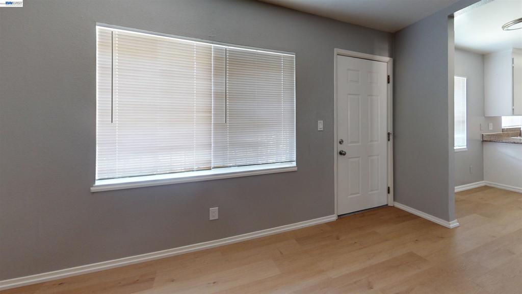 2858 Brookdale Ave Property Photo 5