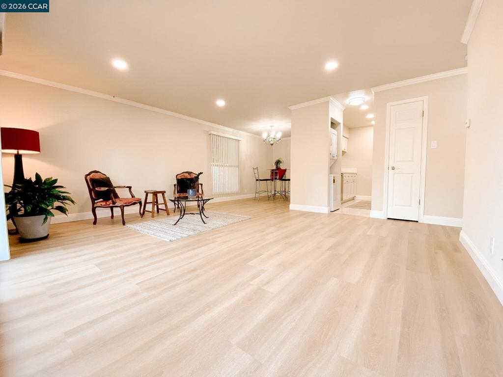 5457 Roundtree Pl J Property Photo 5