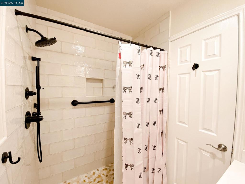 5457 Roundtree Pl J Property Photo 24
