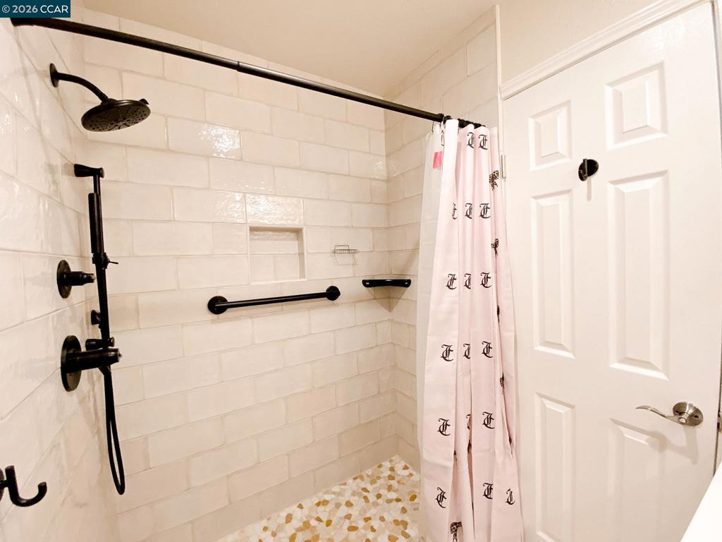 5457 Roundtree Pl J Property Photo 27